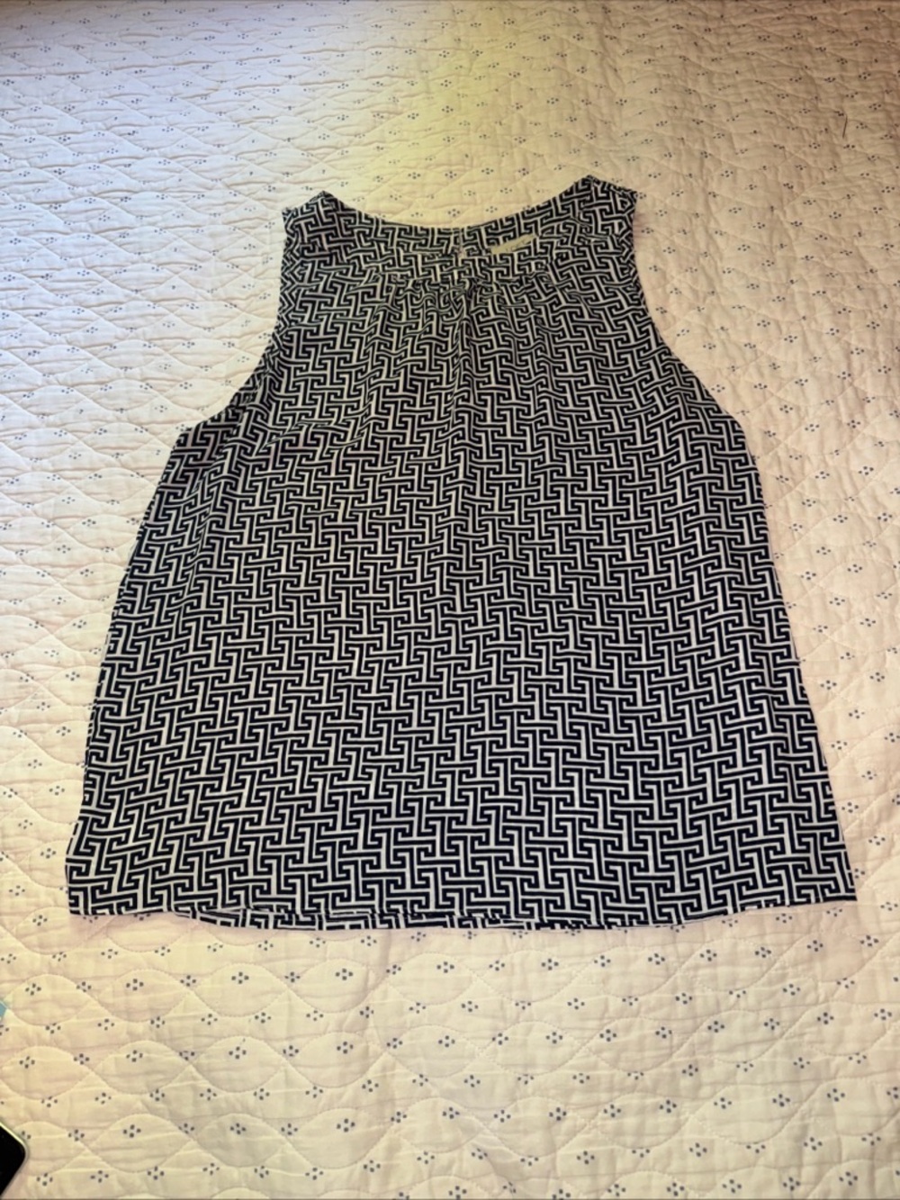 LOFT Black & White Sleeveless Geometric Print Career Top Size L